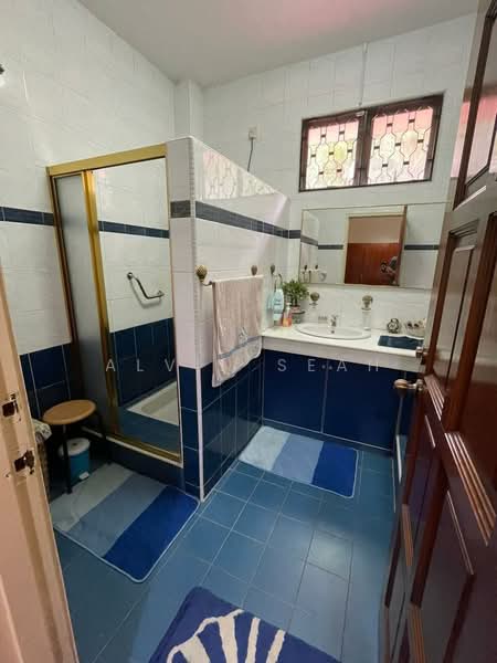 Semi-Detached House for Sale in Taman Lucky (Bangsar) - Alvin Seah - Bathroom - PropertyGuru.com.my