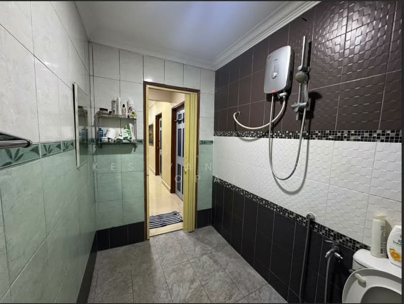 2-storey Terraced House for Sale in Jinjang (Kuala Lumpur) - Kesavan Nair Gopal - Bathroom - PropertyGuru.com.my