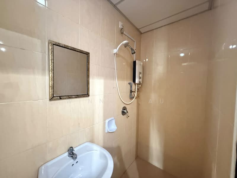 Apartment for Rent at Sri Samudera Apartment (Seaview Residence Suites) - Winnie Lau - Bathroom - PropertyGuru.com.my