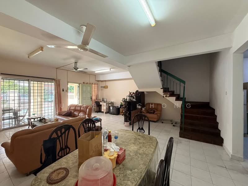 Rumah Teres 2 Tingkat untuk Dijual di Bandar Putra (Kulai) - Fu Heng Chong - Living Room - PropertyGuru.com.my