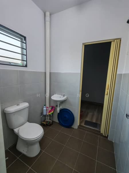 Rumah Teres 2 Tingkat untuk Disewa di Telok Panglima Garang (Selangor) - Hong Ng - Bathroom - PropertyGuru.com.my