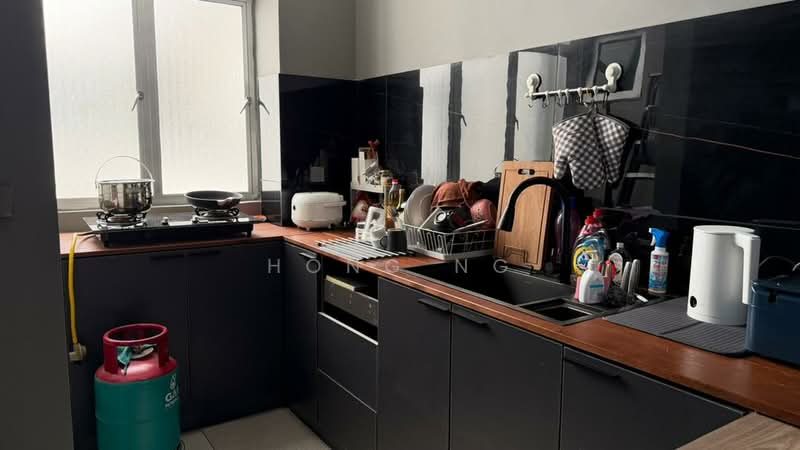 Servis Apartment untuk Dijual di Gaya Resort Homes - Hong Ng - Kitchen - PropertyGuru.com.my