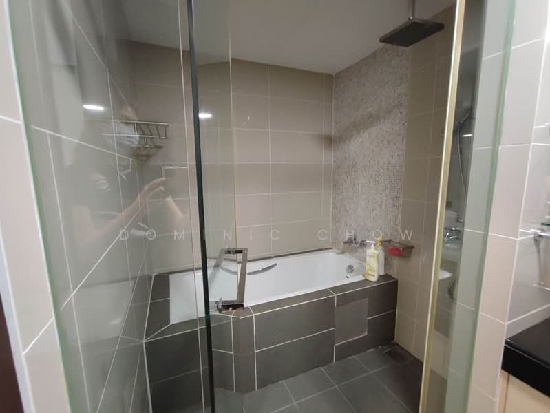 Pangsapuri untuk Disewa di Molek Pine 3 - Dominic Chow - Bathroom - PropertyGuru.com.my