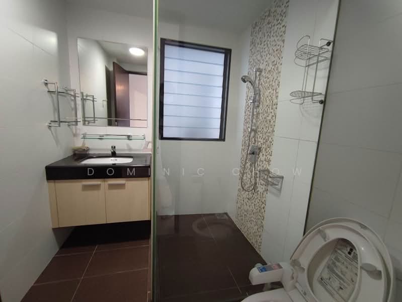 Pangsapuri untuk Disewa di Molek Pine 3 - Dominic Chow - Bathroom - PropertyGuru.com.my