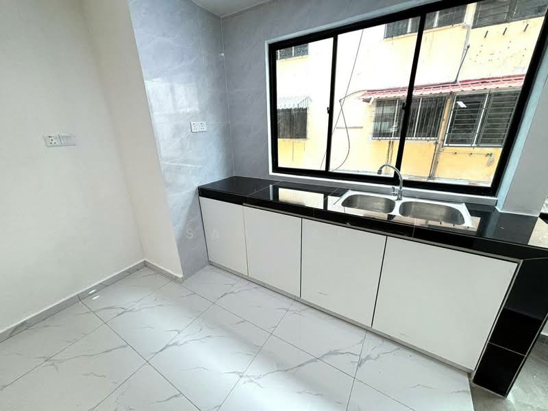Rumah Flat untuk Disewa di Taman Cempaka - Sam Yap - Kitchen - PropertyGuru.com.my
