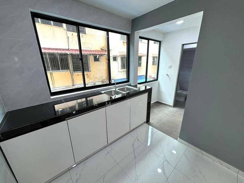 Rumah Flat untuk Disewa di Taman Cempaka - Sam Yap - Kitchen - PropertyGuru.com.my
