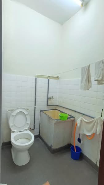 1-storey Terraced House for Sale in Taman Rasah Jaya (Rasah) - Irene Siew - Bathroom - PropertyGuru.com.my