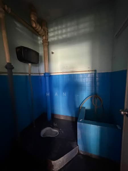 2-storey Terraced House for Rent in Taman Overseas Union (Taman Oug) (Jalan Klang Lama (Old Klang Road)) - Han . - Bathroom - PropertyGuru.com.my