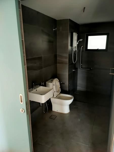 Condominium for Sale at Arinna - Han . - Bathroom - PropertyGuru.com.my