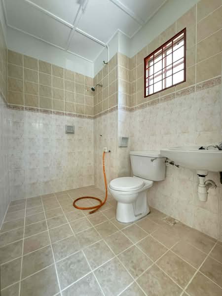 Rumah Teres 2 Tingkat untuk Disewa di Taman Wawasan (Puchong) - Jayden Lee - Bathroom - PropertyGuru.com.my