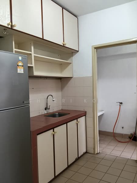 Condominium for Rent at D'aman Crimson - Sherri Koh - Kitchen - PropertyGuru.com.my