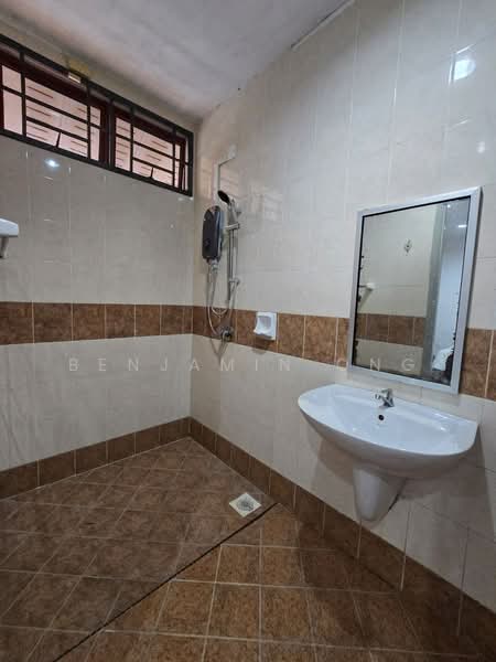 2-storey Terraced House for Rent in Taman Damansara Aliff (Tampoi) - Benjamin Ong - Bathroom - PropertyGuru.com.my