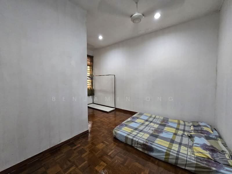 2-storey Terraced House for Rent in Taman Damansara Aliff (Tampoi) - Benjamin Ong - Bedroom - PropertyGuru.com.my
