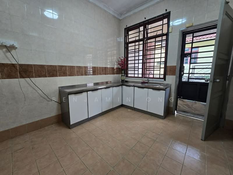 2-storey Terraced House for Rent in Taman Damansara Aliff (Tampoi) - Benjamin Ong - Kitchen - PropertyGuru.com.my