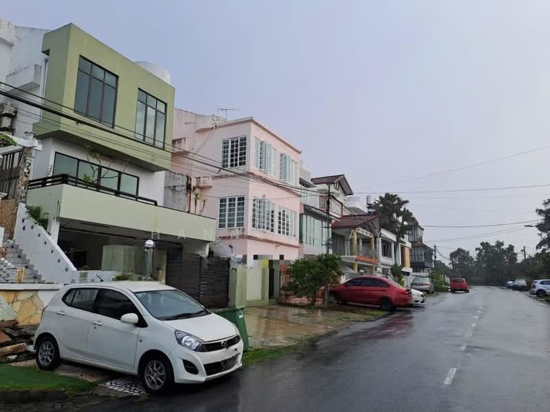3-storey Terraced House for Sale in Wangsa Ukay (Ulu Kelang) - Hannee Tay - Exterior - PropertyGuru.com.my
