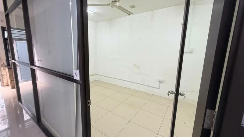 Shop for Rent in Taman Tan Sri Yaacob (Johor Bahru) - Nick Low - Interior - PropertyGuru.com.my