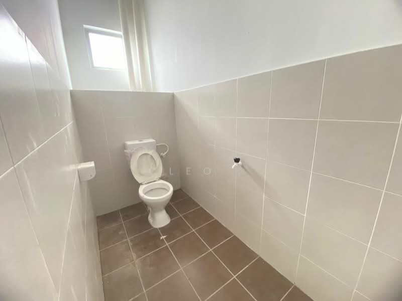 Shop for Rent in Taman Pulai Mutiara (Iskandar Puteri (Nusajaya)) - Cleo . - Bathroom - PropertyGuru.com.my