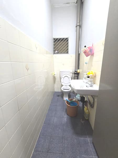 2-storey Terraced House for Sale in Taman Bukit Tiram (Ulu Tiram) - Kino Jaw - Bathroom - PropertyGuru.com.my