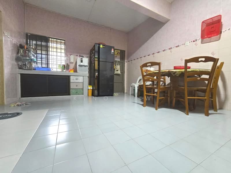 2-storey Terraced House for Sale in Taman Bukit Tiram (Ulu Tiram) - Kino Jaw - Kitchen - PropertyGuru.com.my