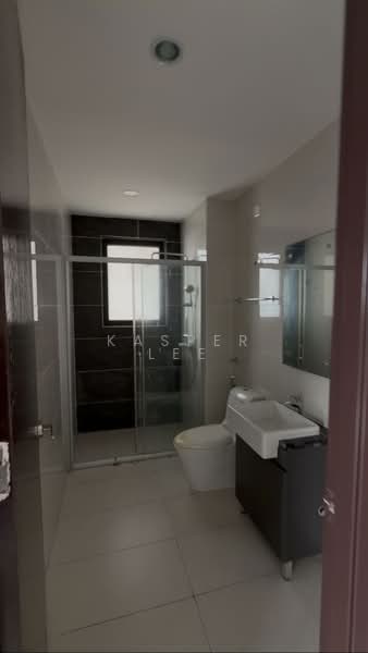 Kondominium untuk Dijual di Bay Point @ Country Garden Danga Bay - Kasper Lee - Bathroom - PropertyGuru.com.my