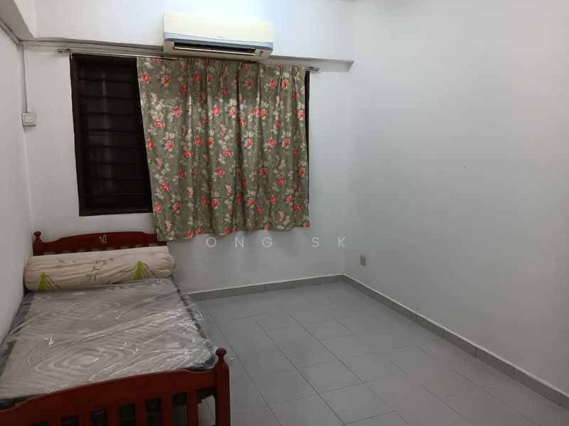 Pangsapuri untuk Disewa di Pangsapuri Seri Gembira - Ong SK - Bedroom - PropertyGuru.com.my