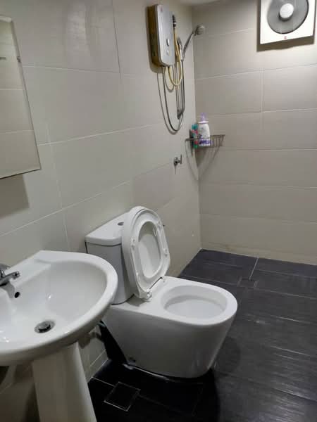 Service Residence for Rent at Rhythm Avenue - Kew . - Bathroom - PropertyGuru.com.my