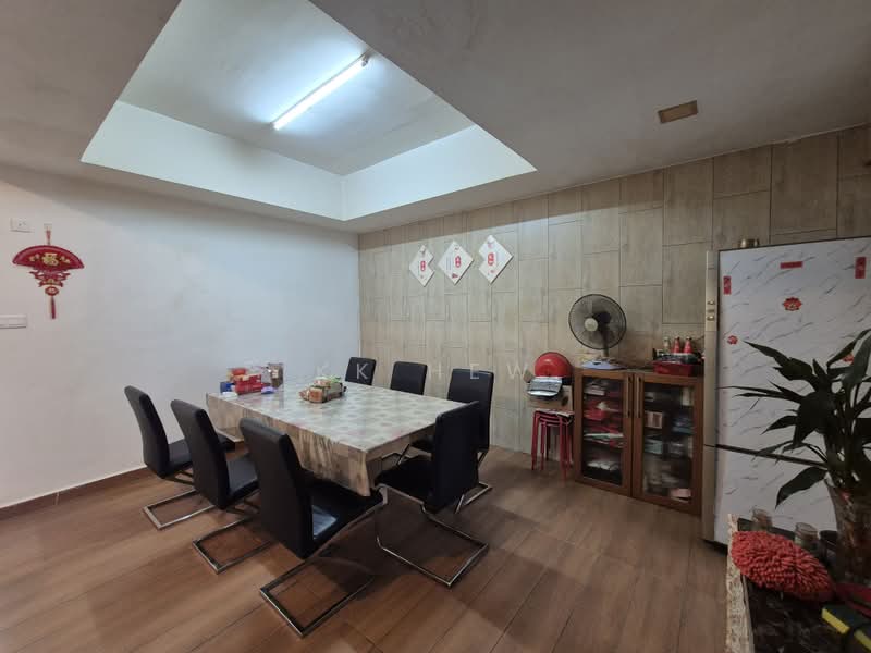 Rumah Teres 2 Tingkat untuk Dijual di Taman Tiara East (Semenyih) - KK HEW - Dining Room - PropertyGuru.com.my