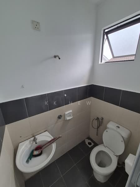 Rumah Teres 2 Tingkat untuk Dijual di Semenyih Parklands (Beranang) - KK HEW - Bathroom - PropertyGuru.com.my