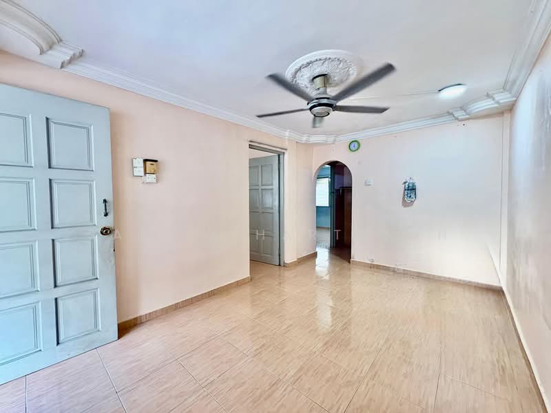 Flat for Sale at PKNS Flat Seksyen 16 - Sariza Hartanah - Living Room - PropertyGuru.com.my