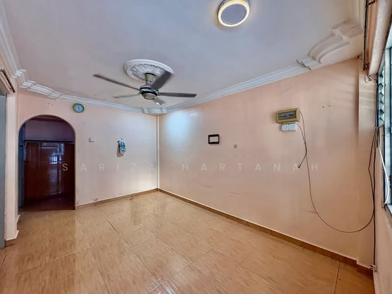 Flat for Sale at PKNS Flat Seksyen 16 - Sariza Hartanah - Living Room - PropertyGuru.com.my