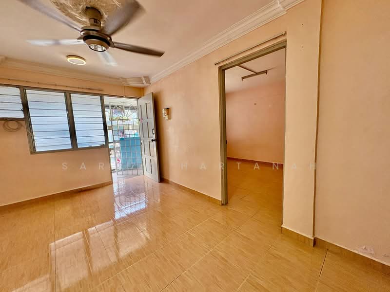 Flat for Sale at PKNS Flat Seksyen 16 - Sariza Hartanah - Living Room - PropertyGuru.com.my