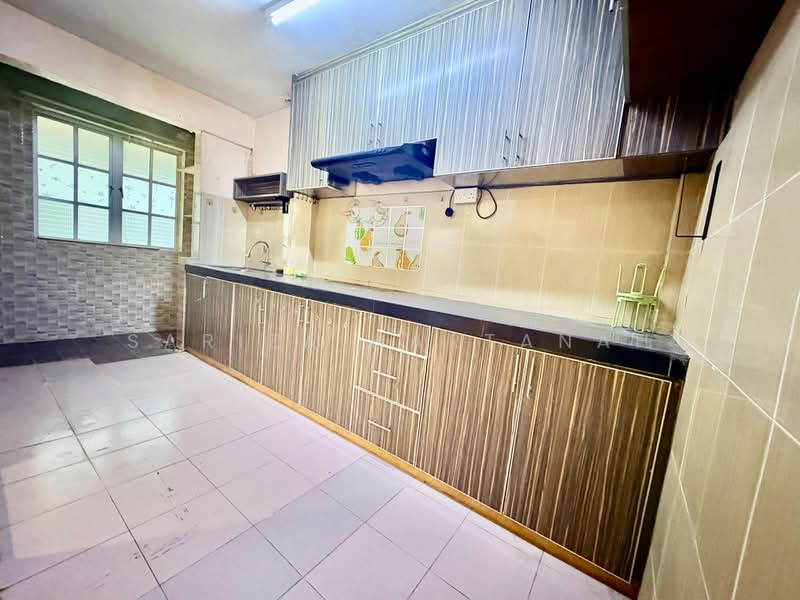 Flat for Sale at PKNS Flat Seksyen 16 - Sariza Hartanah - Kitchen - PropertyGuru.com.my