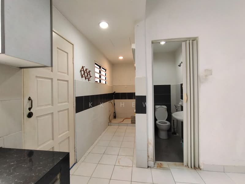 Rumah Teres 2 Tingkat untuk Disewa di Semenyih Parklands (Beranang) - KK HEW - Bathroom - PropertyGuru.com.my