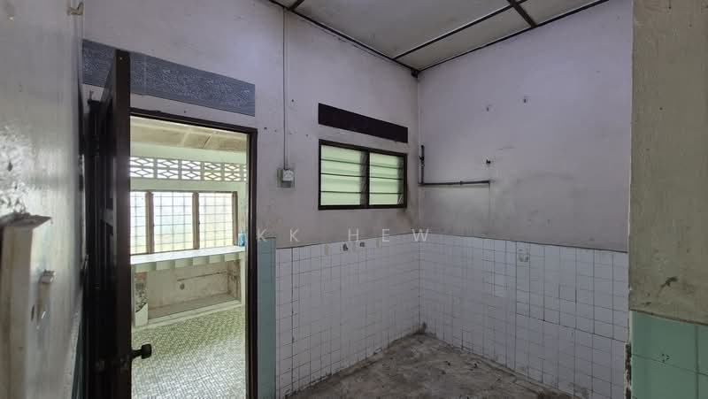Rumah Teres 1 Tingkat untuk Dijual di Desa Kenanga (Semenyih) - KK HEW - Kitchen - PropertyGuru.com.my