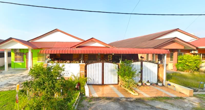 Rumah Teres 1 Tingkat untuk Dijual di Sabak Bernam (Selangor) - Sariza Hartanah - Exterior - PropertyGuru.com.my