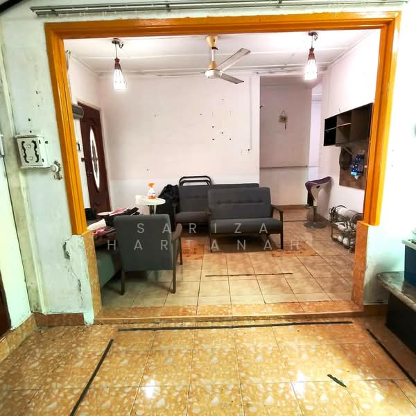 Rumah Teres 1 Tingkat untuk Dijual di Sabak Bernam (Selangor) - Sariza Hartanah - Living Room - PropertyGuru.com.my