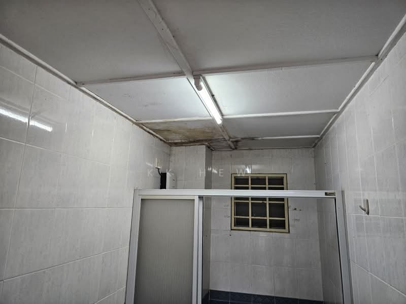 Pangsapuri untuk Disewa di Anggerik Villa 2 Apartment - KK HEW - Bathroom - PropertyGuru.com.my