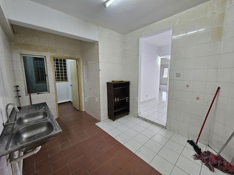 Pangsapuri untuk Disewa di Anggerik Villa 2 Apartment - KK HEW - Kitchen - PropertyGuru.com.my