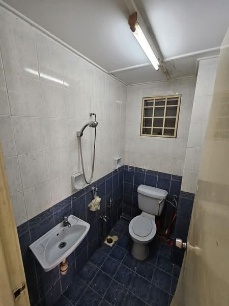 Pangsapuri untuk Disewa di Anggerik Villa 2 Apartment - KK HEW - Bathroom - PropertyGuru.com.my