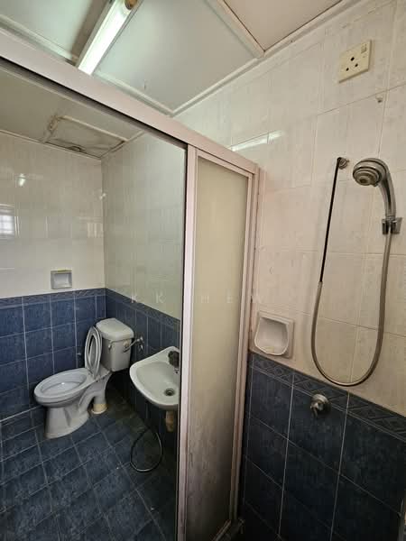 Pangsapuri untuk Disewa di Anggerik Villa 2 Apartment - KK HEW - Bathroom - PropertyGuru.com.my