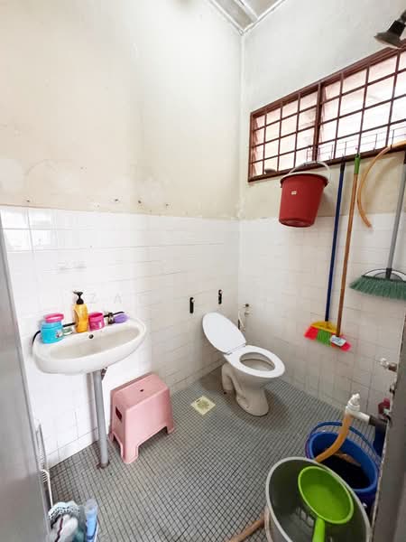 1-storey Terraced House for Sale in Taman Universiti (Skudai) - Zack Chow - Bathroom - PropertyGuru.com.my