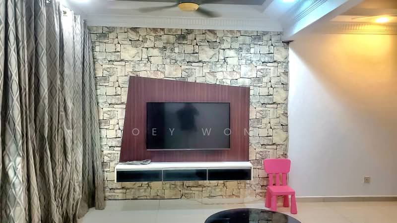 2-storey Terraced House for Sale in Lestari Putra (Seri Kembangan) - Joey Wong - Living Room - PropertyGuru.com.my