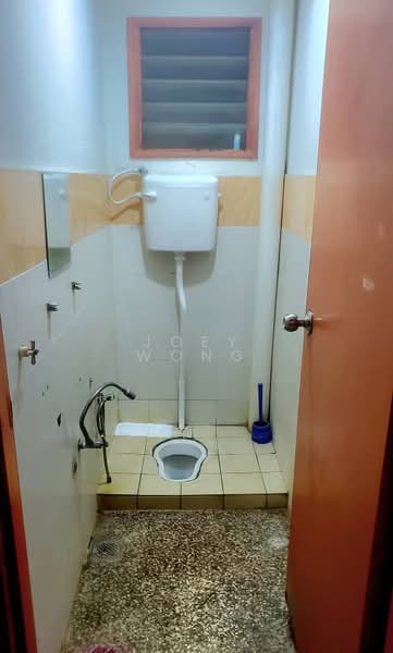 2-storey Terraced House for Sale in Lestari Putra (Seri Kembangan) - Joey Wong - Bathroom - PropertyGuru.com.my