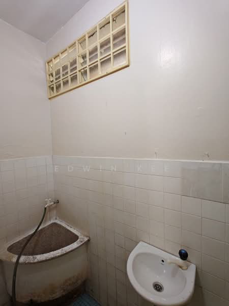 1-storey Terraced House for Sale in Seremban (Negeri Sembilan) - EDWIN KEE - Bathroom - PropertyGuru.com.my