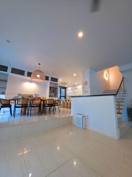 Rumah Berkembar untuk Dijual di Damansara Perdana (Selangor) - Ganesh Ramanathan (Ganesha) - Living Room - PropertyGuru.com.my