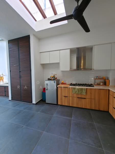Rumah Berkembar untuk Dijual di Damansara Perdana (Selangor) - Ganesh Ramanathan (Ganesha) - Kitchen - PropertyGuru.com.my