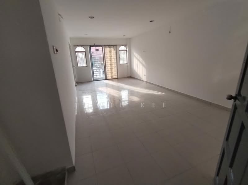 2-storey Terraced House for Sale in Seremban (Negeri Sembilan) - EDWIN KEE - Living Room - PropertyGuru.com.my