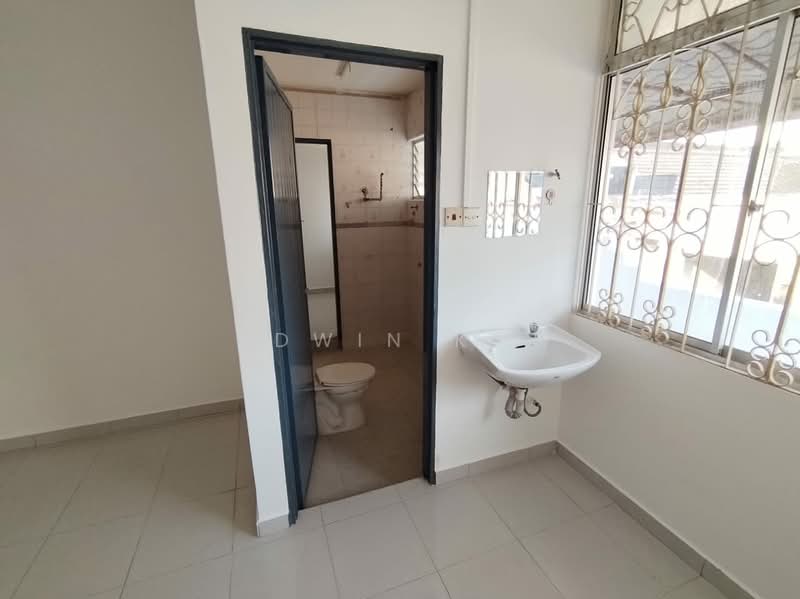 2-storey Terraced House for Sale in Seremban (Negeri Sembilan) - EDWIN KEE - Bathroom - PropertyGuru.com.my
