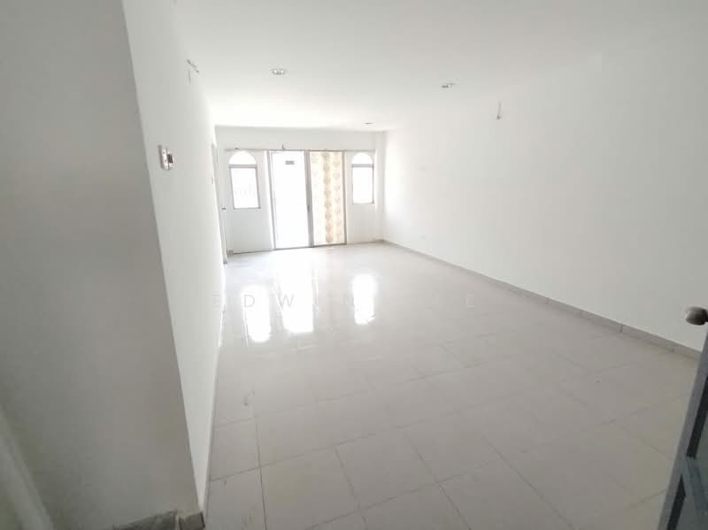 2-storey Terraced House for Sale in Seremban (Negeri Sembilan) - EDWIN KEE - Living Room - PropertyGuru.com.my