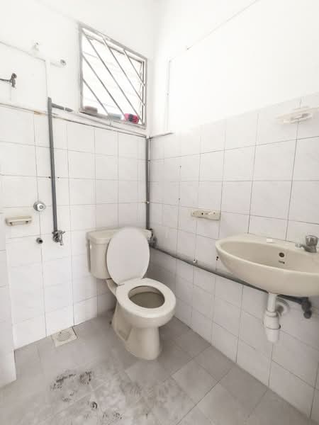Pangsapuri untuk Dijual di Palm Ville - Siti . - Bathroom - PropertyGuru.com.my